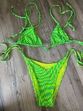 Frankie’s Bikinis Set